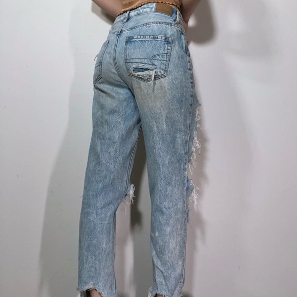 AE Distressed Mom Jean. - Picture 5 of 16